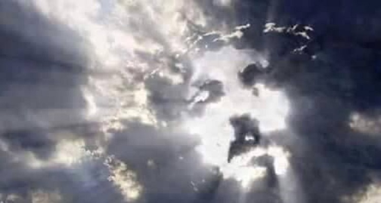 L’immagine di Gesù appare nel cielo ed il messaggio è chiaro