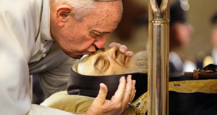 Con questa preghiera , Padre Pio e il Santo Padre possono farci sconfiggere il maligno, estirpando il suo male ovunque si sia annidato