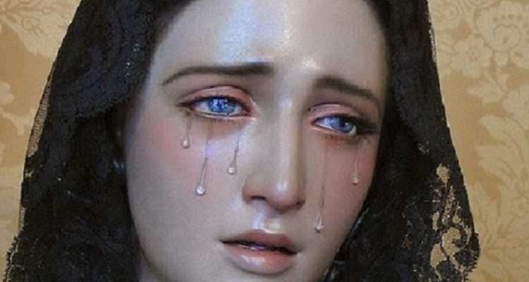 Coroncina alla Madonna delle Lacrime, il Diavolo la teme, perché ogni volta da essa viene sconfitto