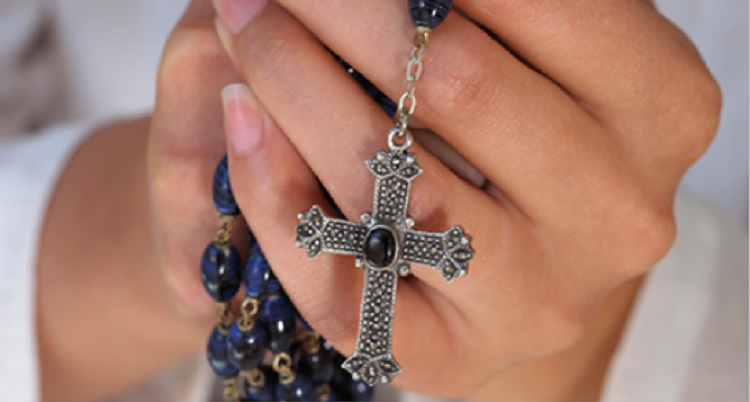 ????9 modi per migliorare la tua vita pregando il rosario
