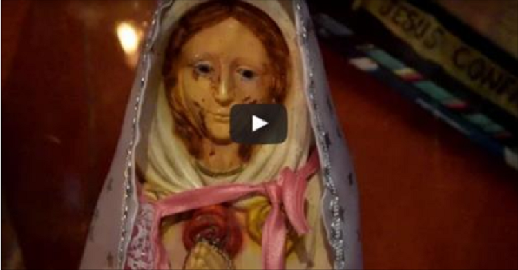 VIDEO : La statua della Vergine Maria inizia a piangere sangue, anche se ci sono stati molti casi, non lo avevo mai visto in video