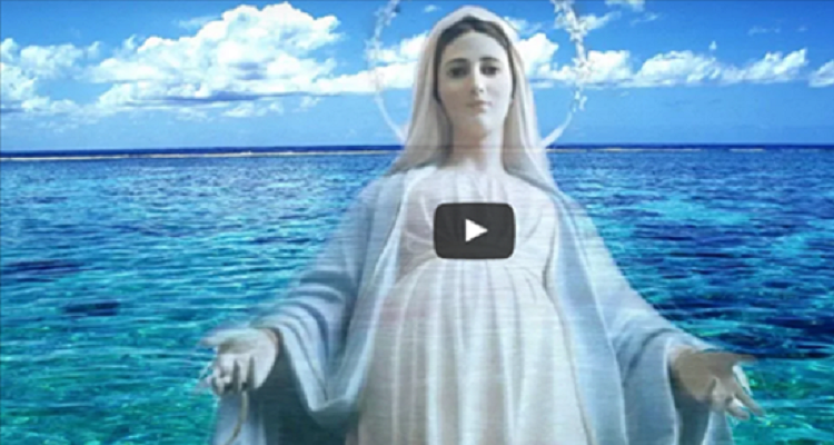 Ecco cosa è successo quando un sacerdote ha messo la vergine Maria su una barca