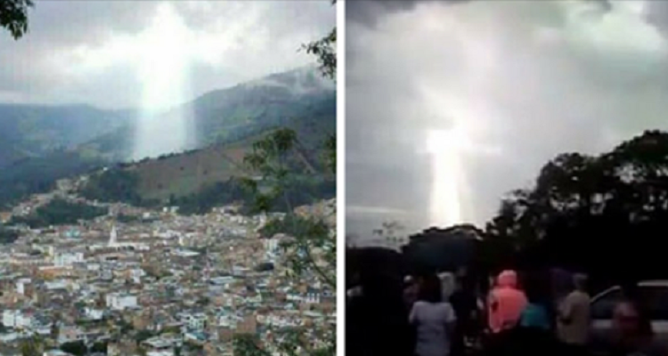 MOMENTO STRABILIANTE: ‘La figura di Gesù’ appare sopra la città colombiana, subito dopo che una frana, l’aveva distrutta