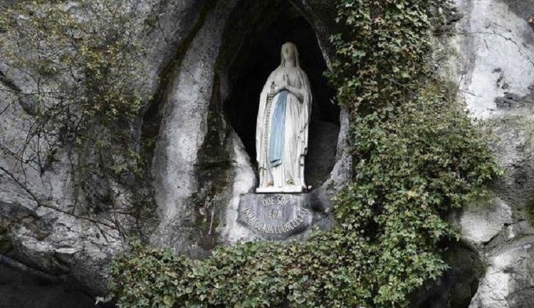 Miracolo a lourdes: Data per persa viene salvata dalla Vergine Maria Miracolo a lourdes: Data per persa viene salvata dalla Vergine Maria