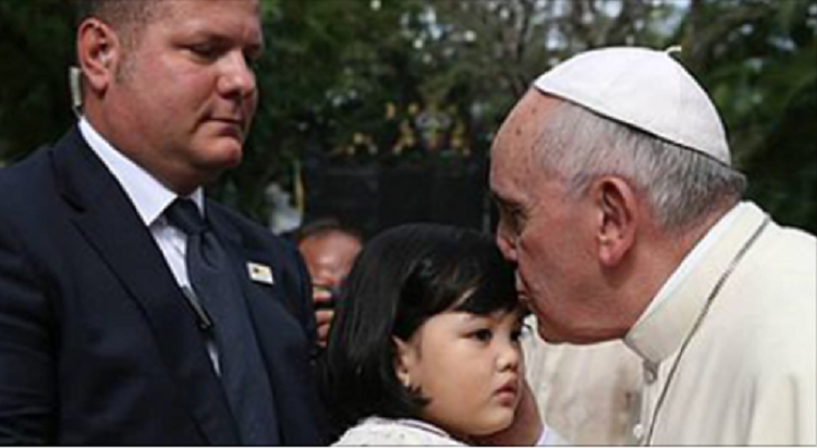 Papa Francesco suggerisce questa preghiera prima di dormire, da insegnare ai propri figli, da recitare per un sonno quieto.